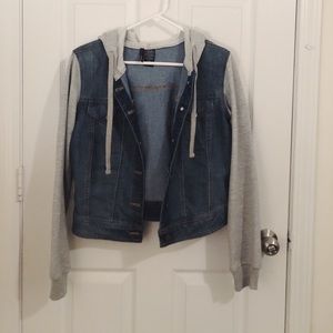 Denim jacket w sweatshirt hood